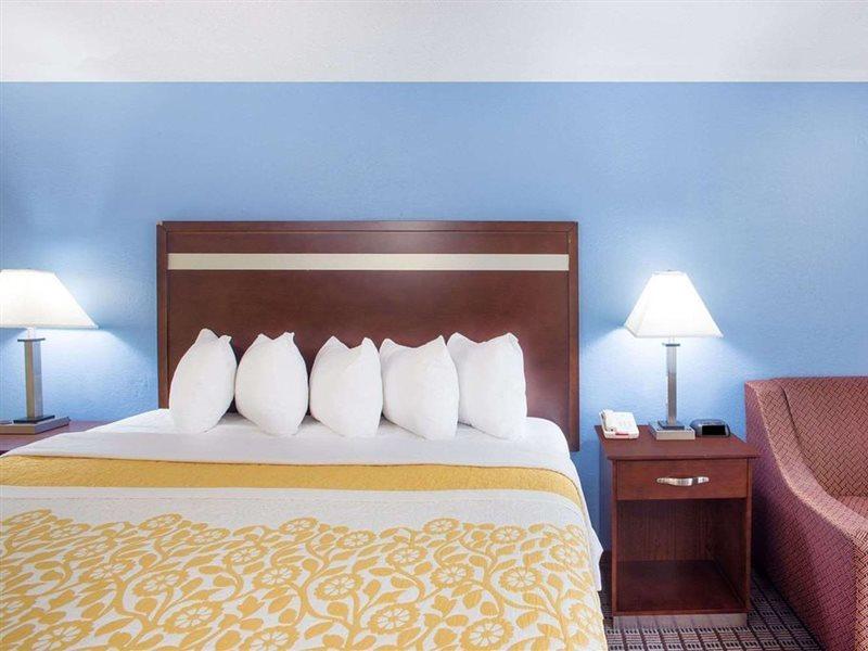 Days Inn By Wyndham New Haven Kültér fotó