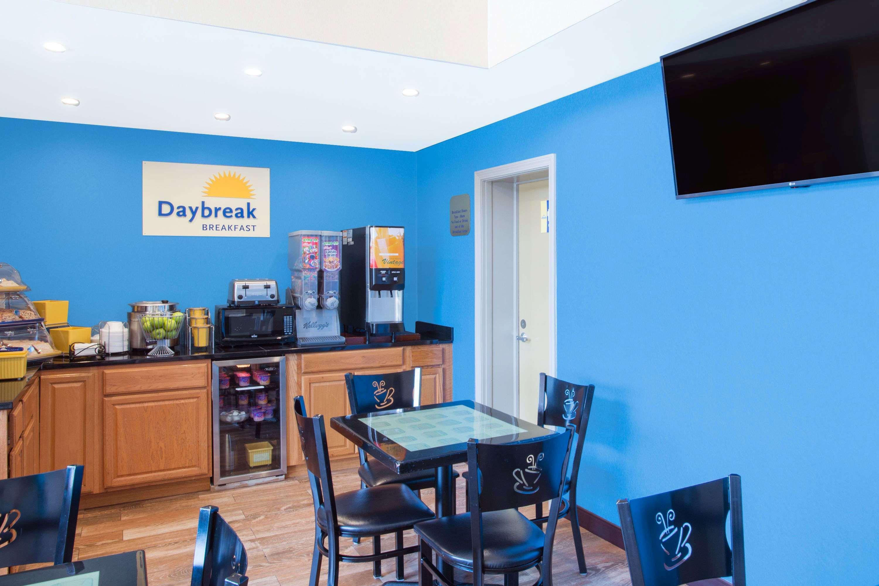 Days Inn By Wyndham New Haven Kültér fotó